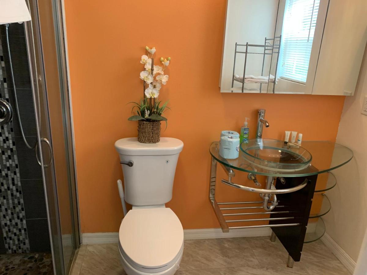 ~ Cozy In-Law Apartment Close To Siesta Key ~ サラソータ エクステリア 写真