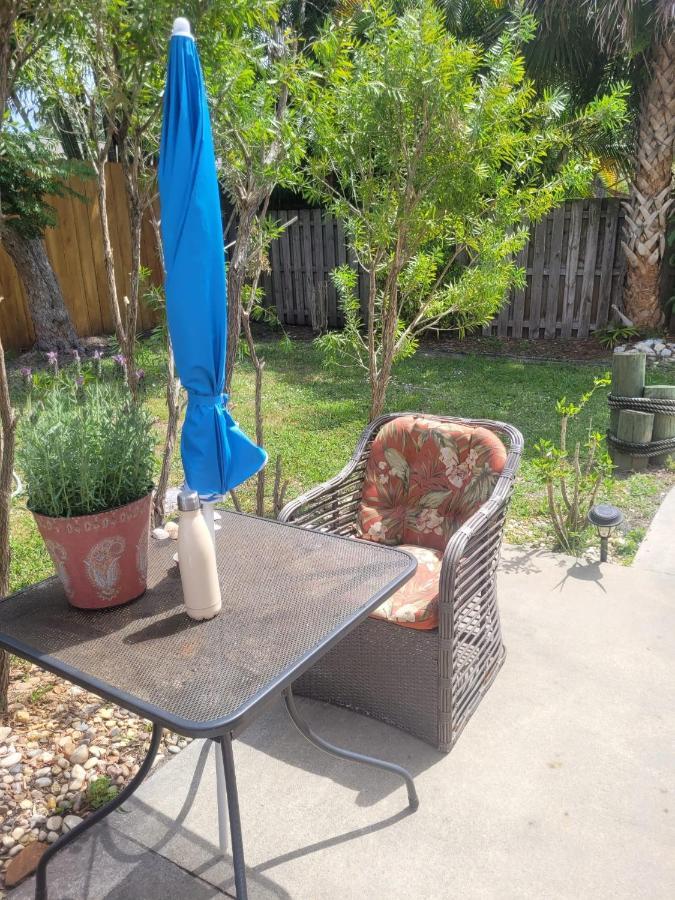~ Cozy In-Law Apartment Close To Siesta Key ~ サラソータ エクステリア 写真