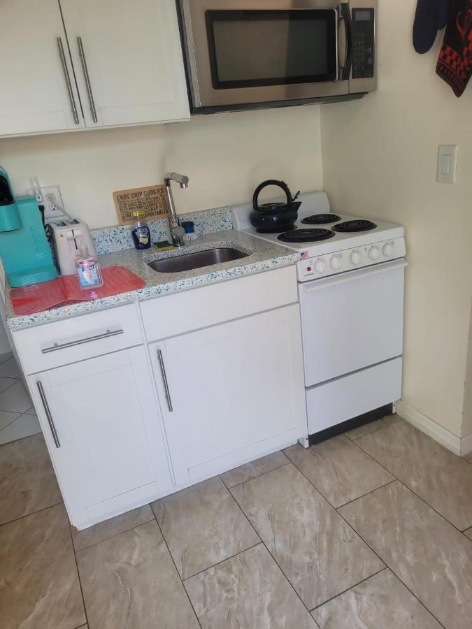 ~ Cozy In-Law Apartment Close To Siesta Key ~ サラソータ エクステリア 写真