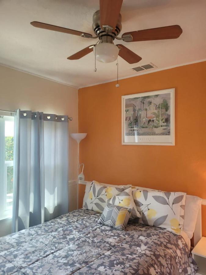 ~ Cozy In-Law Apartment Close To Siesta Key ~ サラソータ エクステリア 写真