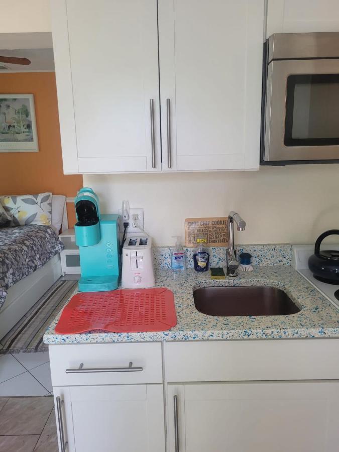 ~ Cozy In-Law Apartment Close To Siesta Key ~ サラソータ エクステリア 写真