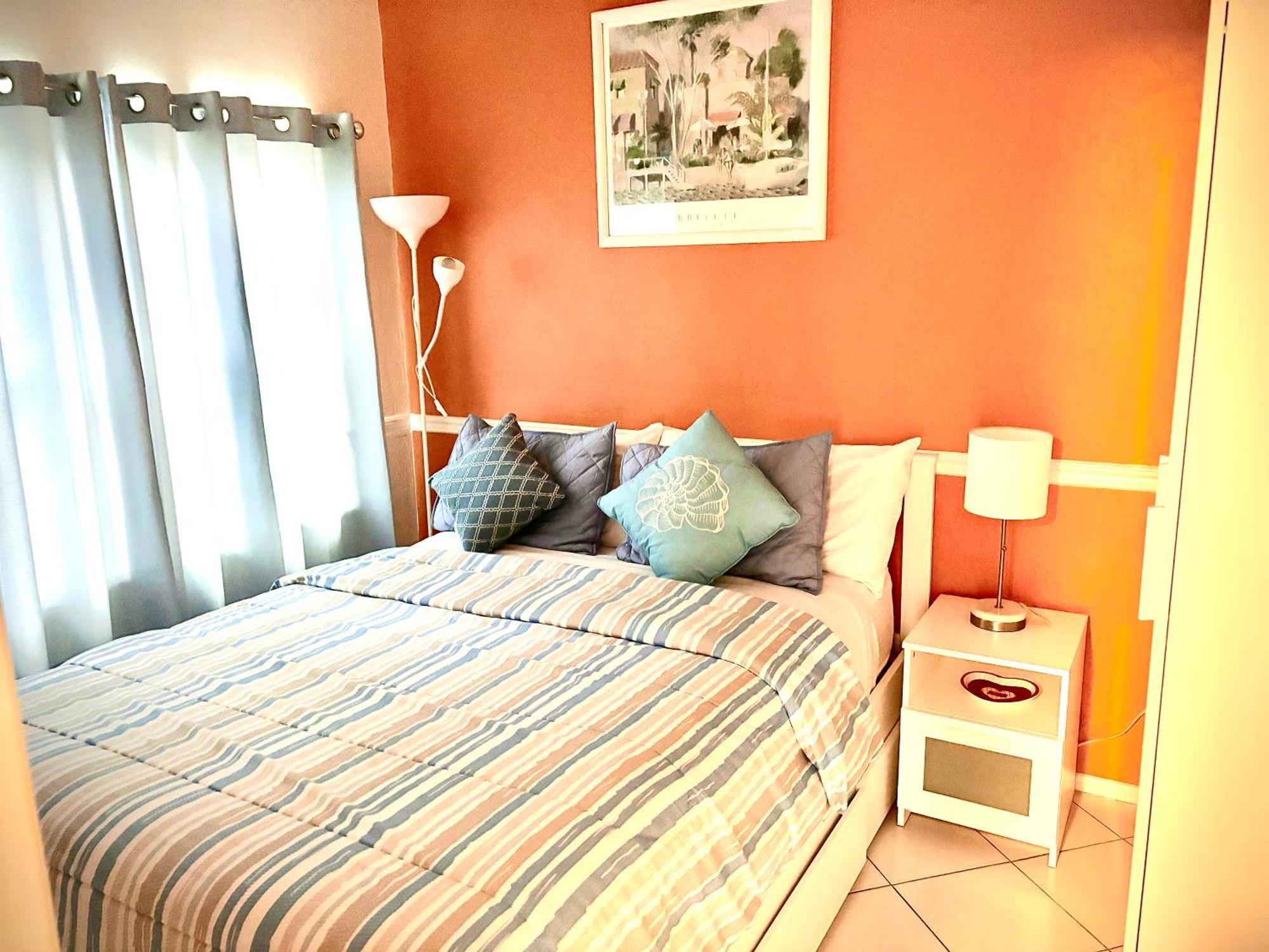 ~ Cozy In-Law Apartment Close To Siesta Key ~ サラソータ エクステリア 写真